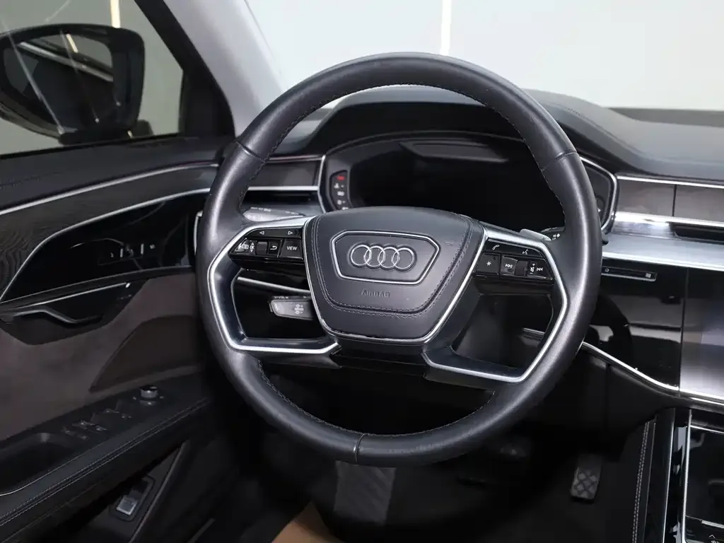 Audi A8 — фото 3