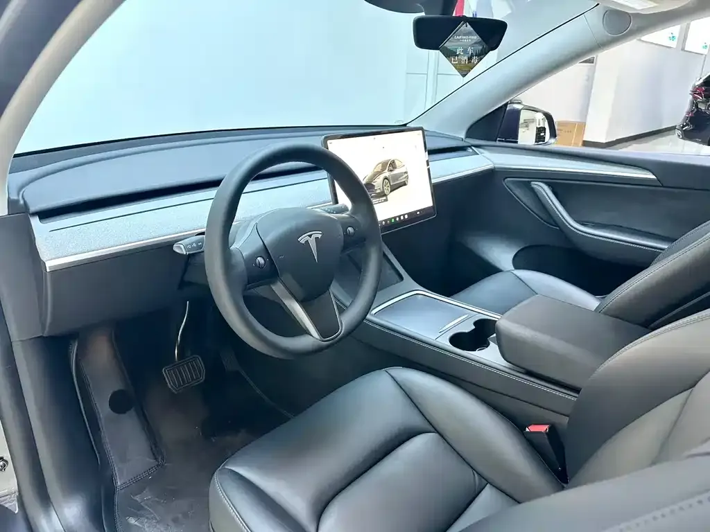 Tesla Model Y — фото 5