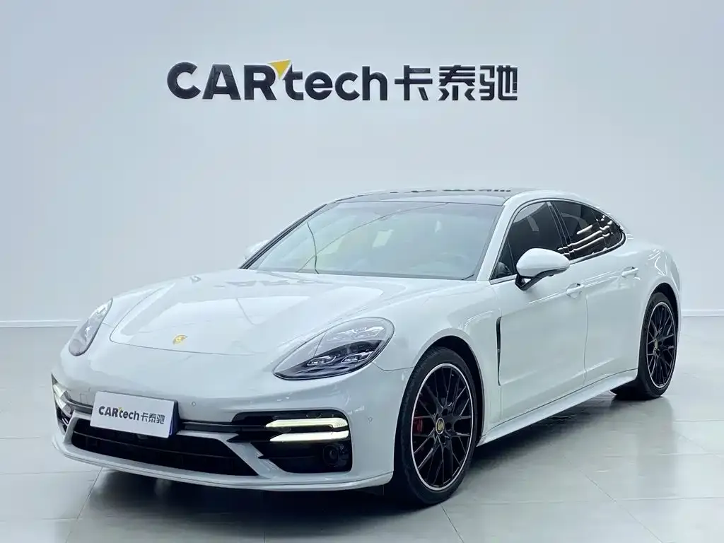 Porsche Panamera — фото 1