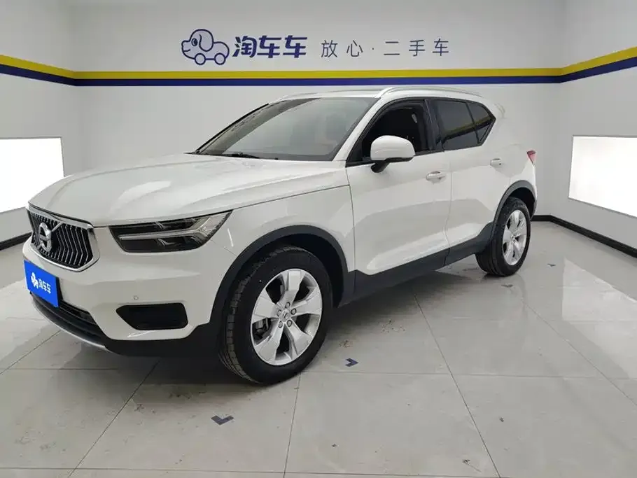 Volvo XC40 — фото 1