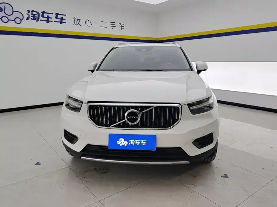 Volvo XC40 — фото 3