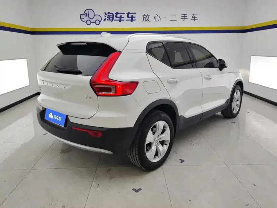 Volvo XC40 — фото 2