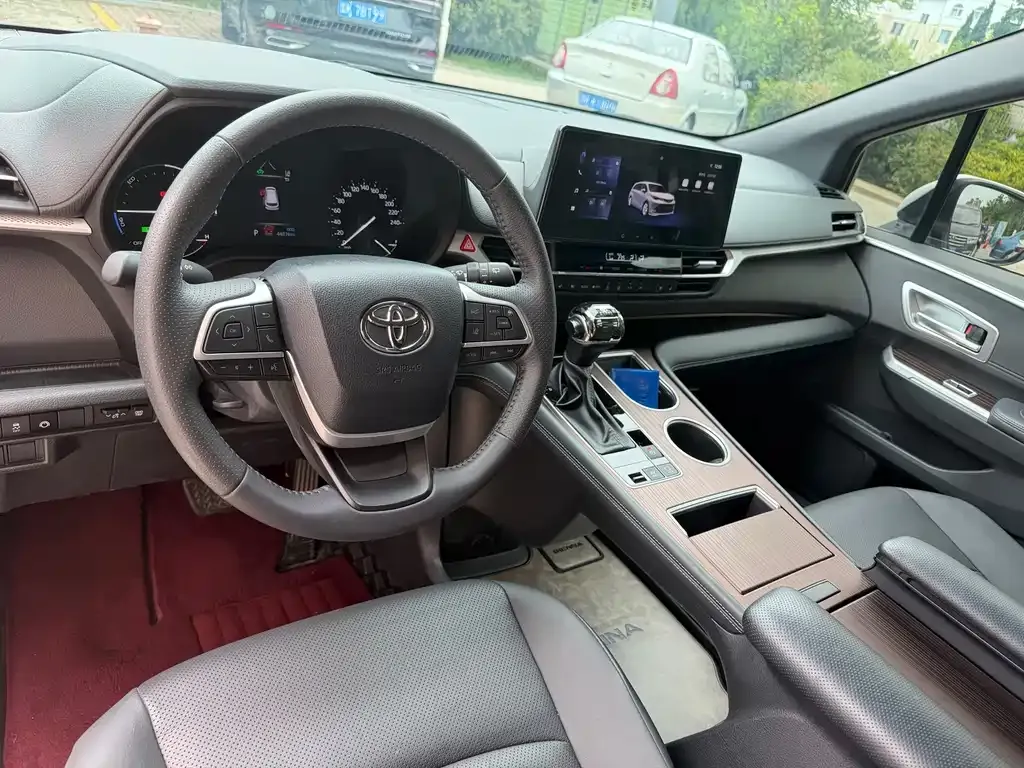 Toyota Sienna — фото 7