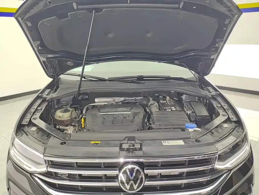 Volkswagen Tiguan L — фото 8