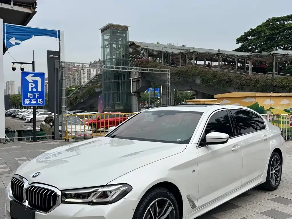 BMW 5 Series — фото 1