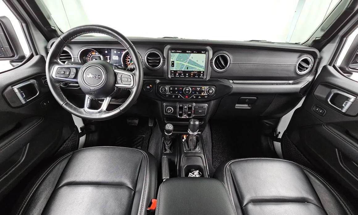 Jeep Wrangler — фото 10