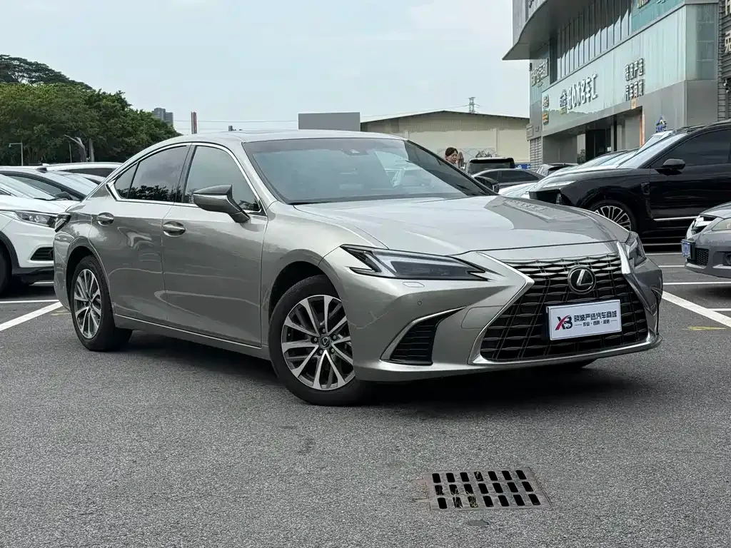 Lexus ES — фото 10