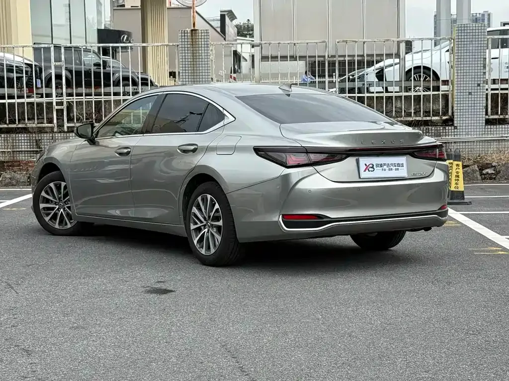 Lexus ES — фото 9