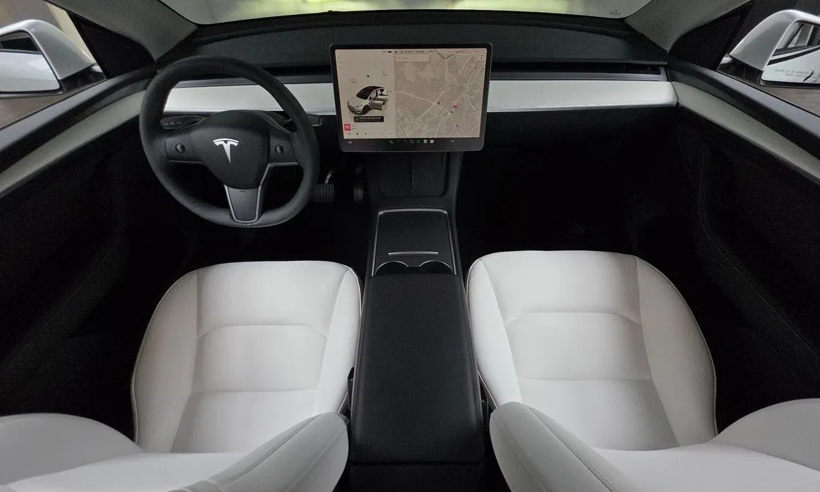 Tesla Model Y — фото 8