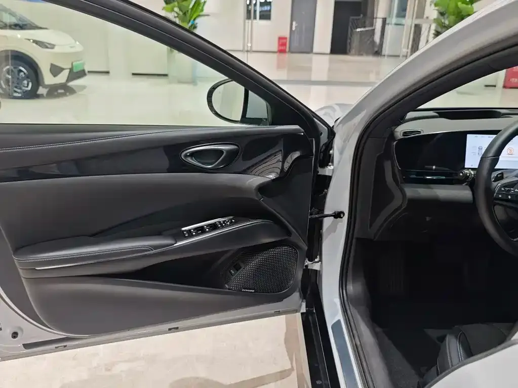 BYD Seal — фото 3