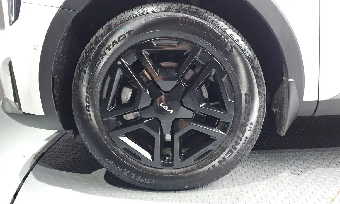 Kia Sorento — фото 9