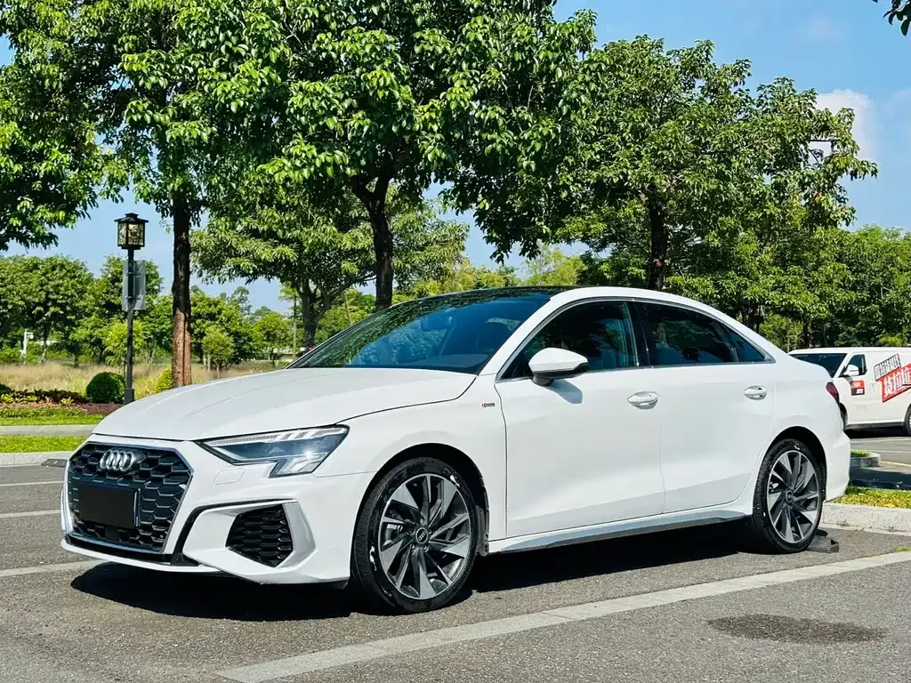 Audi A3 — фото 1