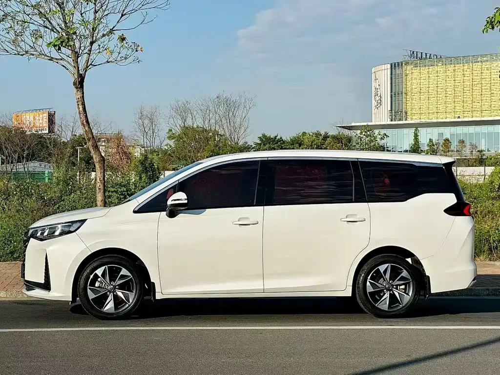 GAC Motor Trumpchi M6 — фото 8