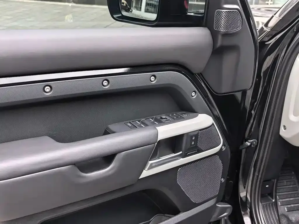 Land Rover Defender — фото 2