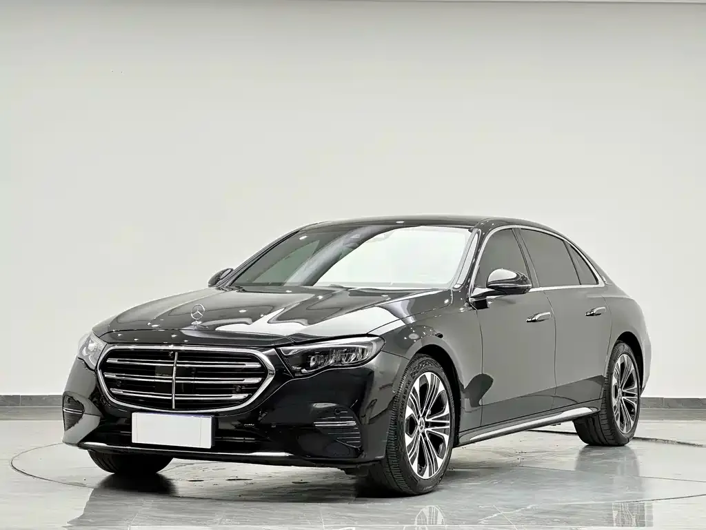 Mercedes-Benz E-Class — фото 1