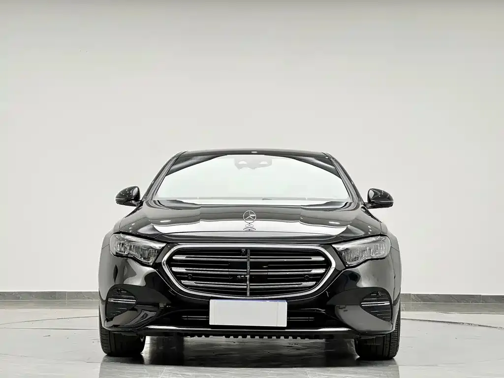 Mercedes-Benz E-Class — фото 2