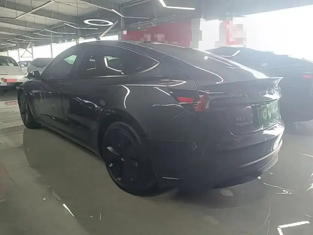 Tesla Model 3 — фото 3
