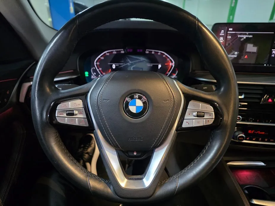 BMW 5-Series 2021 из KR, фото 2