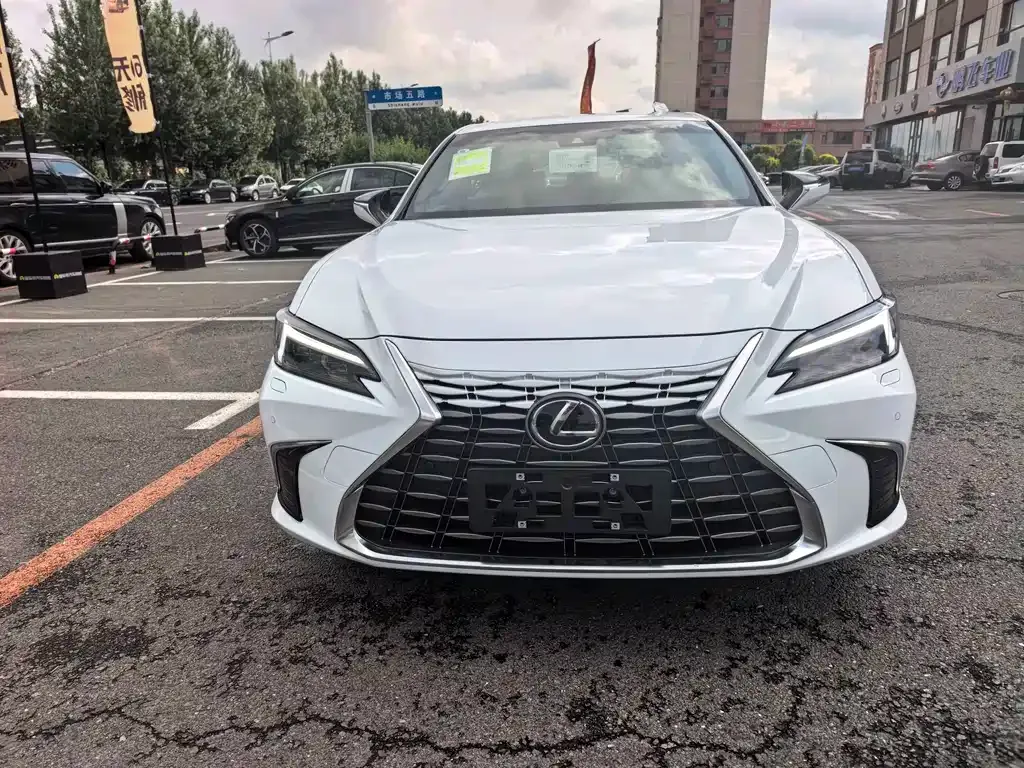 Lexus ES — фото 8