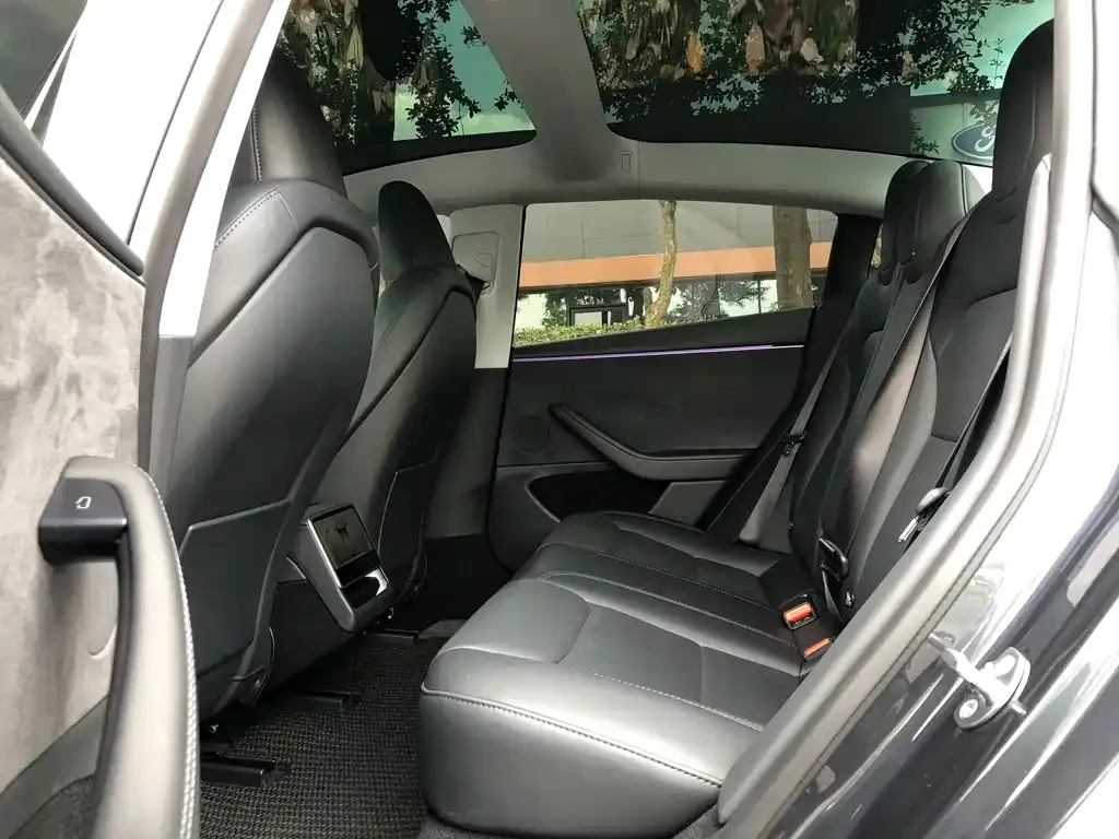 Tesla Model 3 — фото 4