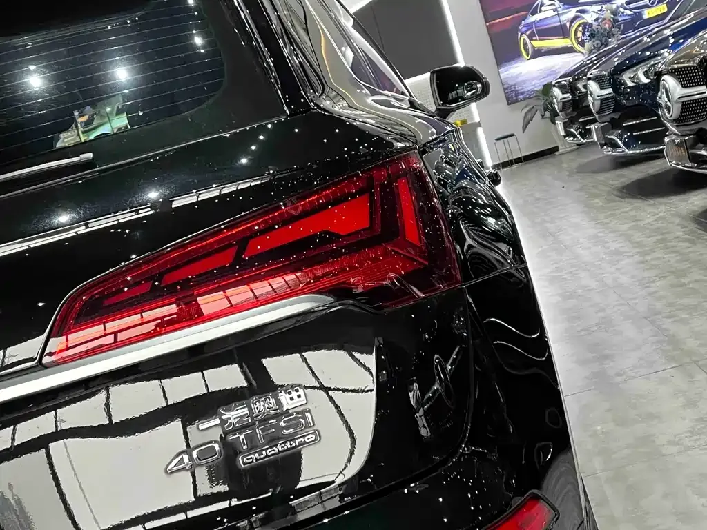 Audi Q5L — фото 9