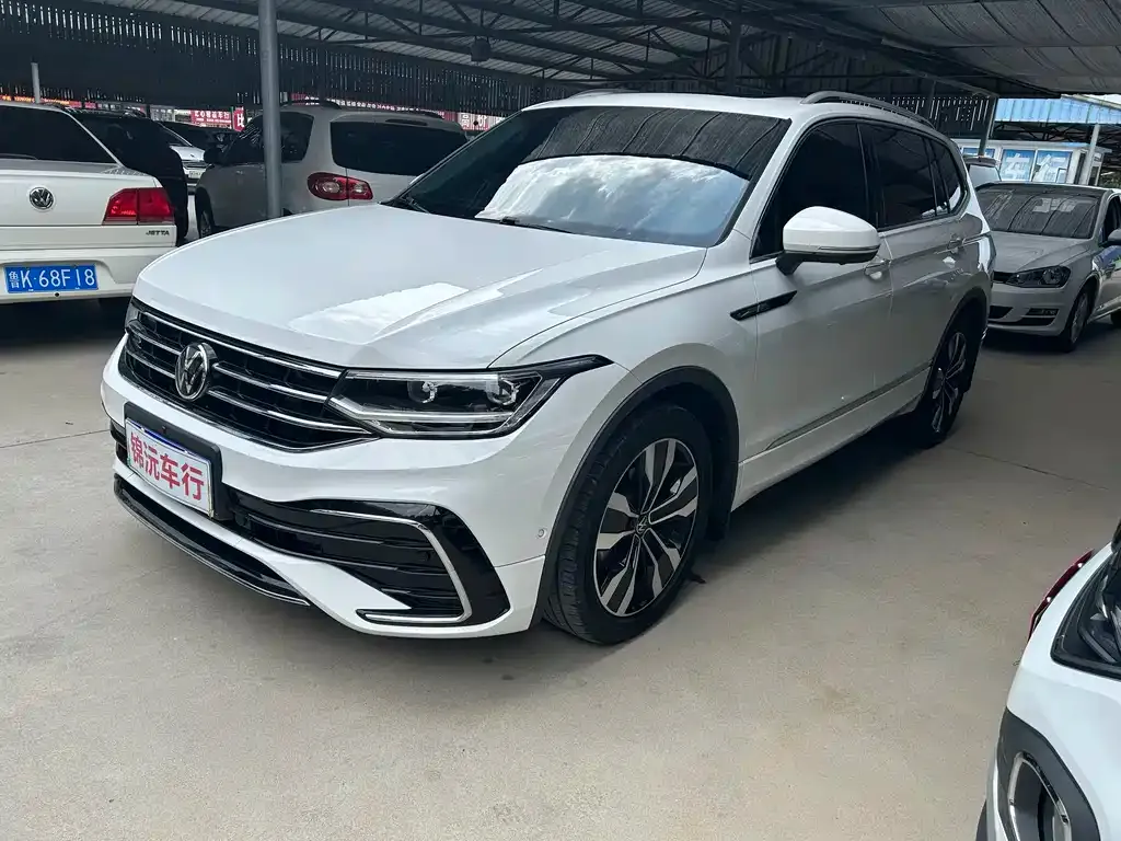 Volkswagen Tiguan L — фото 1