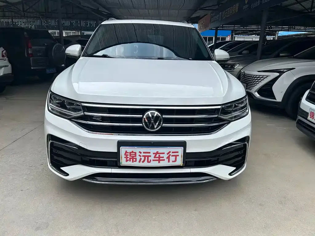 Volkswagen Tiguan L — фото 4