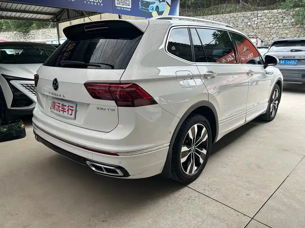 Volkswagen Tiguan L — фото 5