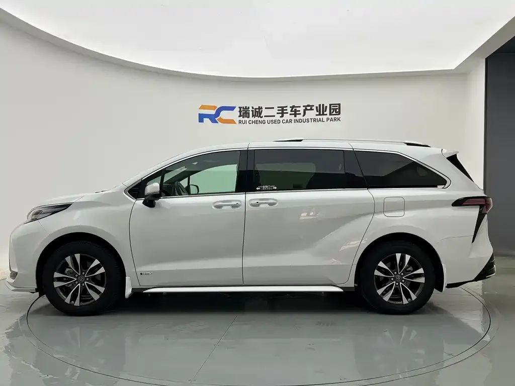 Toyota Granvia — фото 4