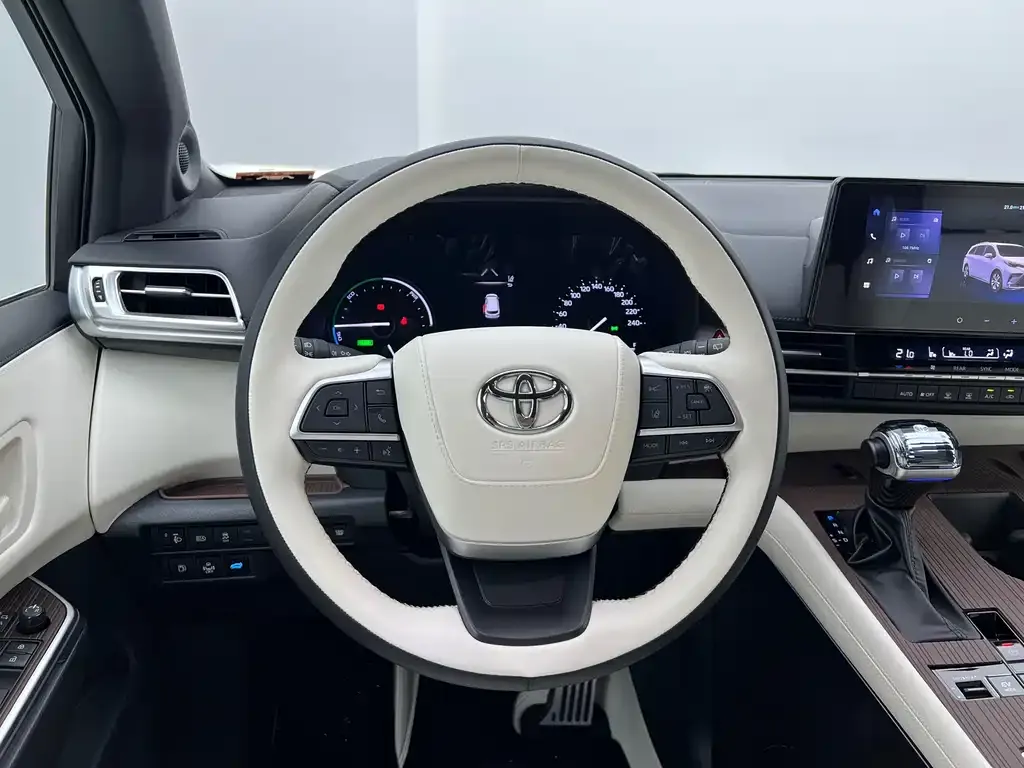 Toyota Granvia — фото 10