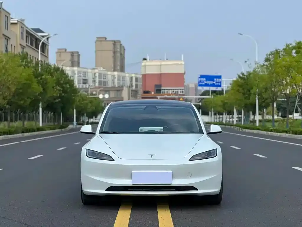 Tesla Model 3 — фото 4