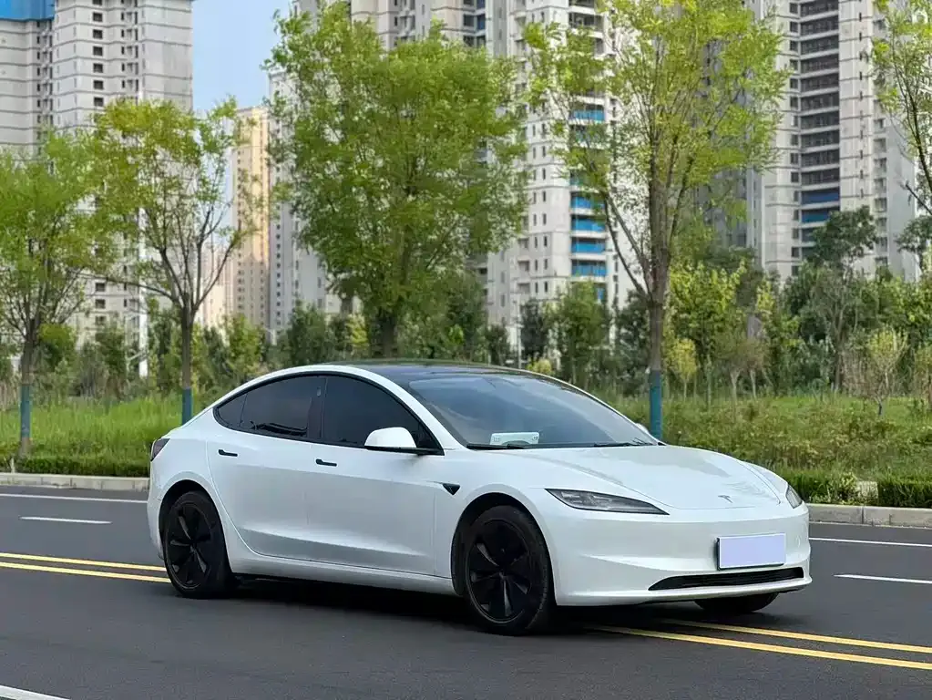 Tesla Model 3 — фото 7