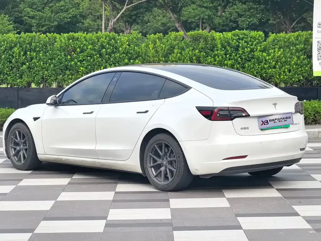 Tesla Model 3 — фото 9