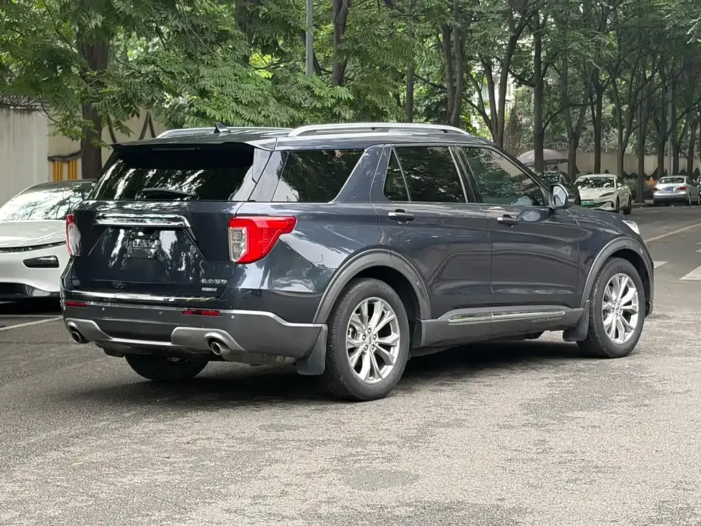 Ford Explorer — фото 10