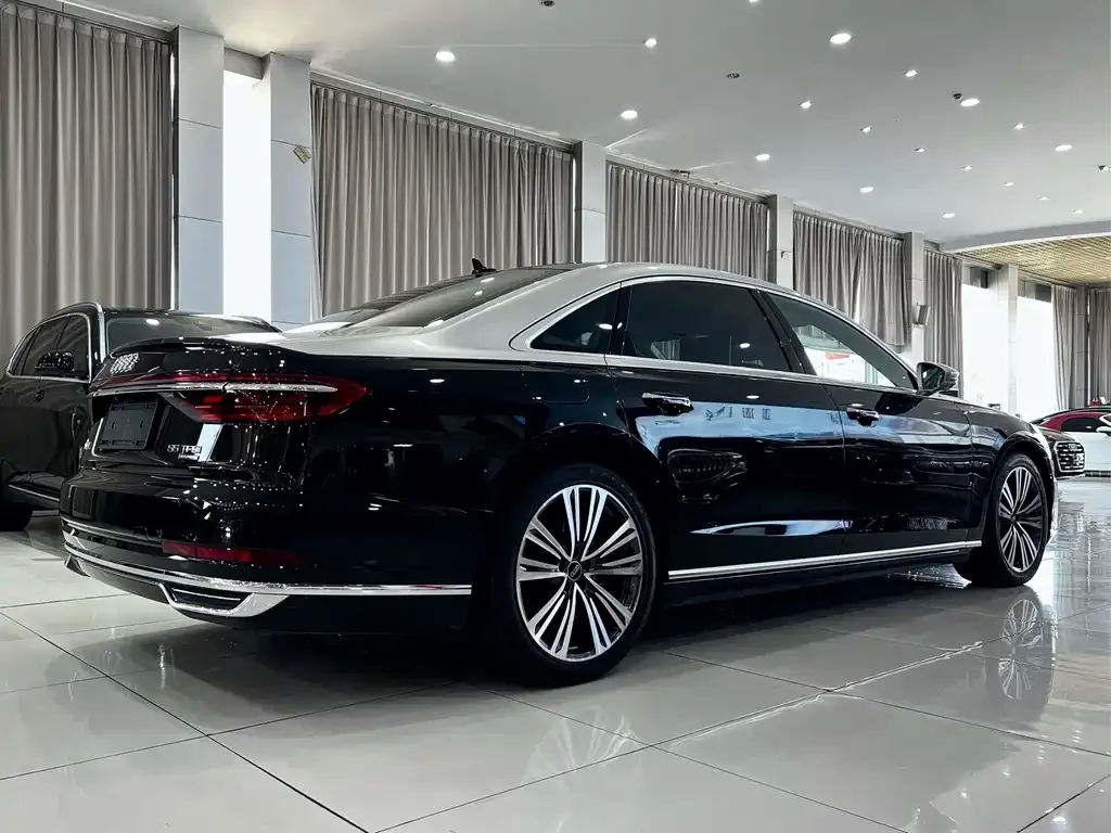Audi A8 — фото 5
