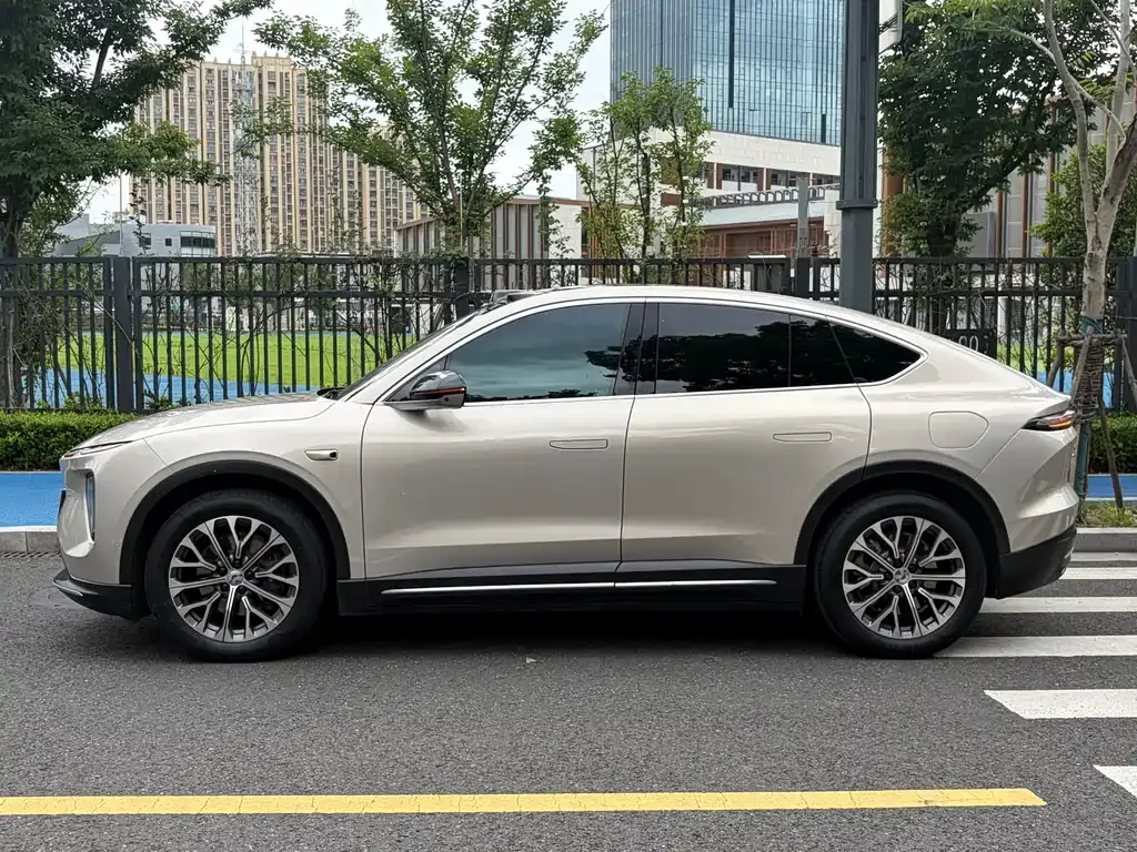 NIO EC6 — фото 9