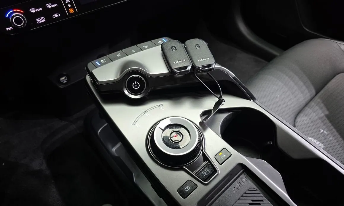 Kia EV6 2023 из KR, фото 3