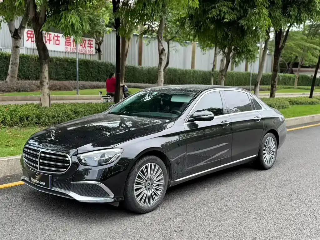 Mercedes-Benz E-Class — фото 1