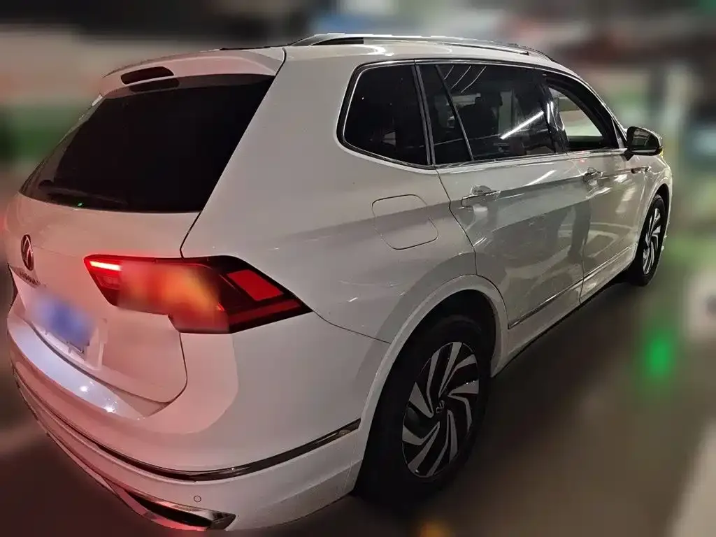 Volkswagen Tiguan L — фото 6