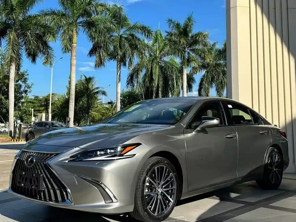 Lexus ES — фото 1