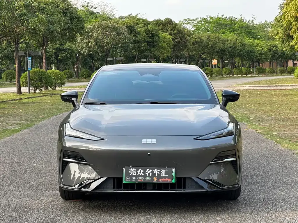 Geely Galaxy E8 — фото 10