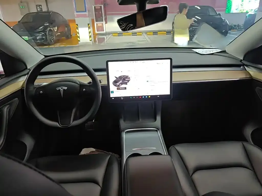 Tesla Model Y — фото 5