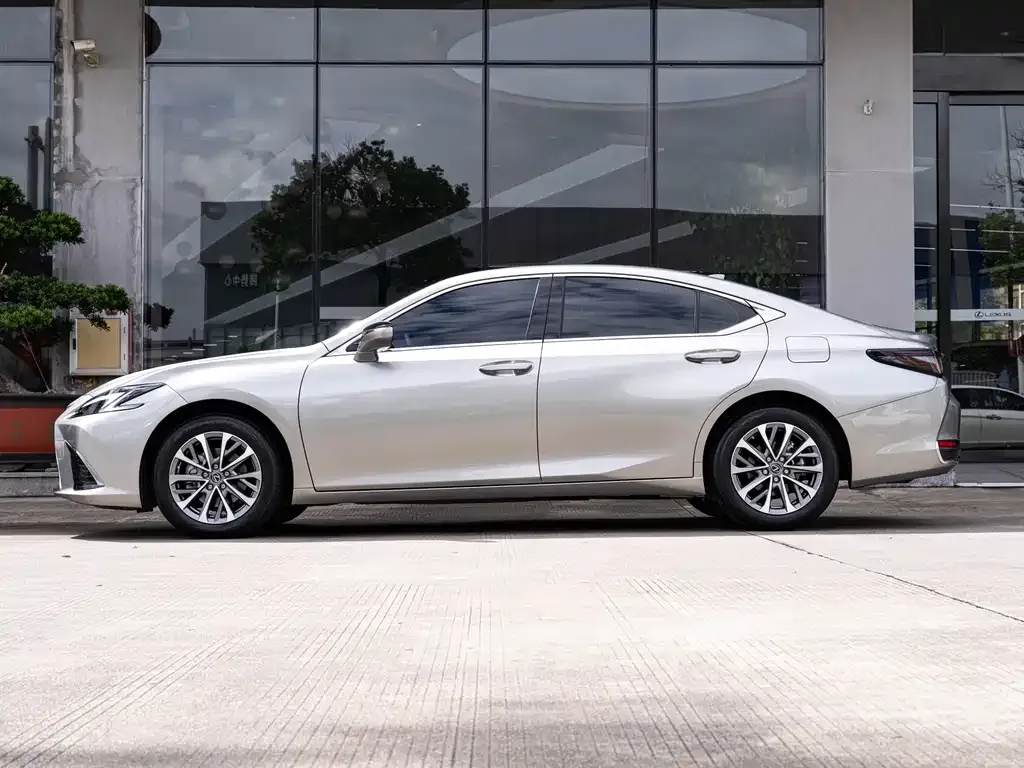 Lexus ES — фото 8