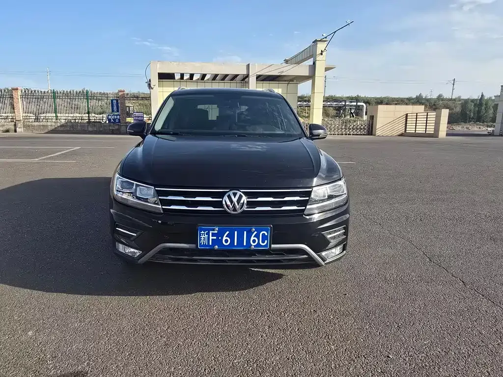 Volkswagen Tiguan L — фото 1