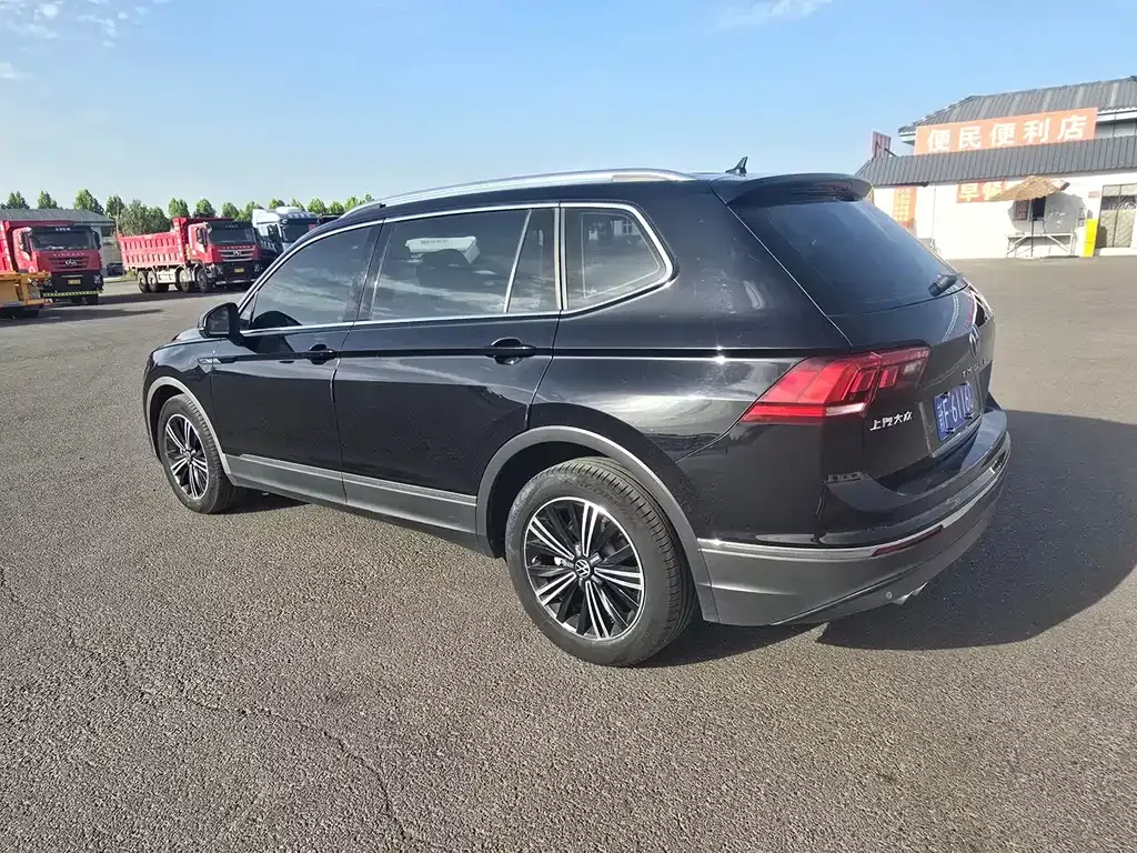 Volkswagen Tiguan L — фото 7