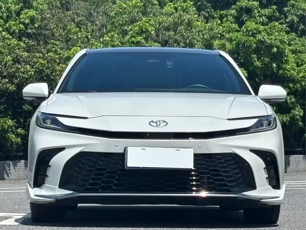 Toyota Camry — фото 9