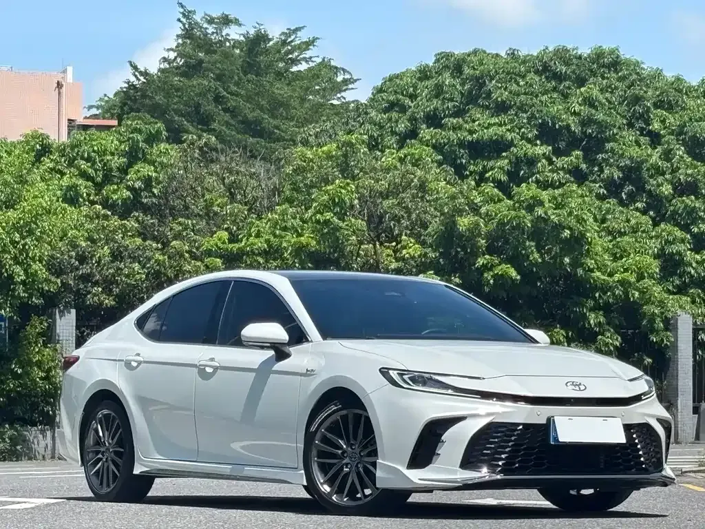 Toyota Camry — фото 10