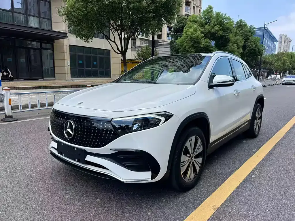 Mercedes-Benz EQA — фото 1