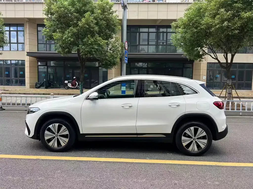 Mercedes-Benz EQA — фото 10