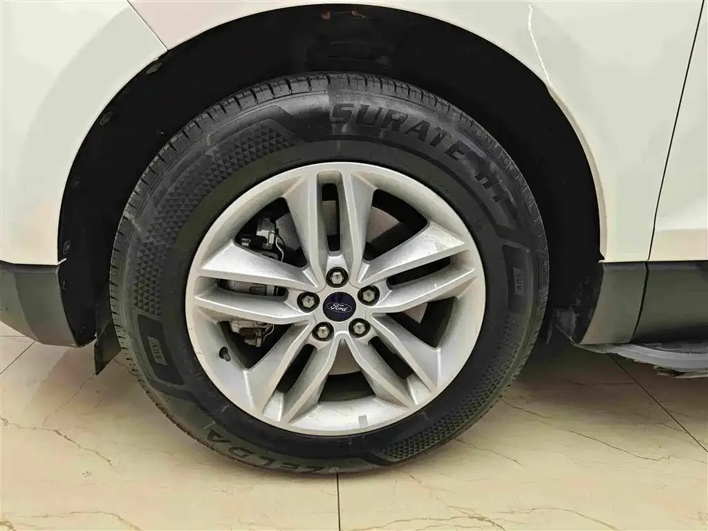 Ford Edge — фото 10